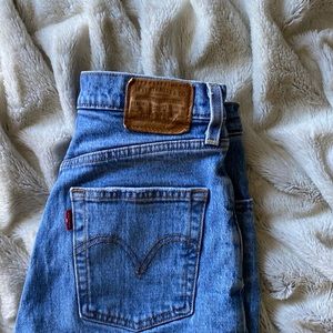 Levi’s rib cage short